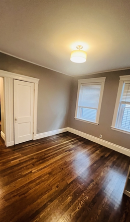 . - HEAT AND HOT WATER INCLUDED IN THIS 2 BEDROOM FENWAY UNIT Apartments