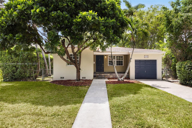 Front - Blocks from the University Single Family Home with Charm