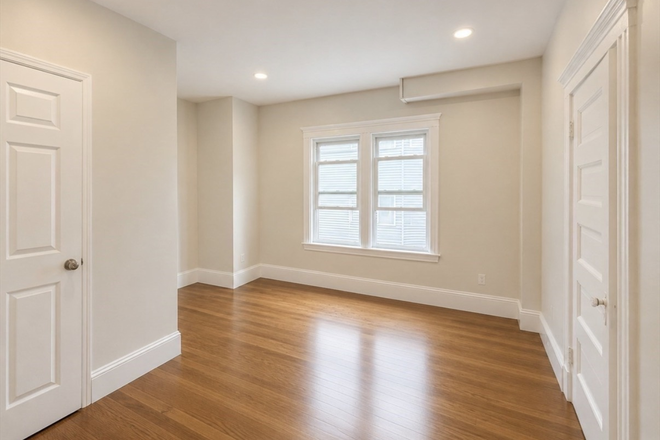 Bedroom - 2026-27 One Bedroom in a 5 Bed 4 Bath Apartment with Deck back yard and 4 car driveway