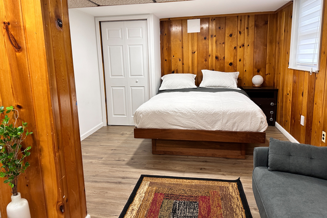 Bed - Private English Basement Studio Near UMD | Private Entrance | Utilities Included House