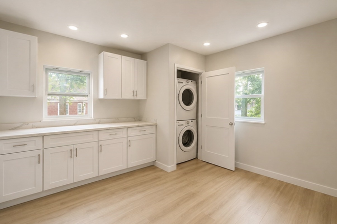 Laundry - 2026-27 5 Bed 4 Bath with back yard 4 car driveway Apartments