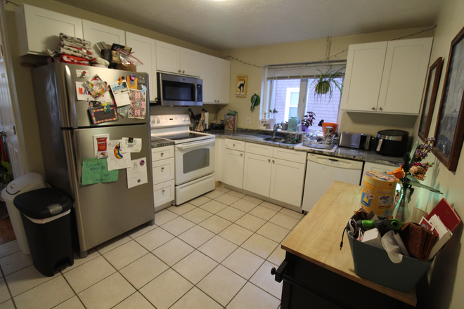 2 - Cozy 2 bed near the T, pets negotiable, parking included. Apartments