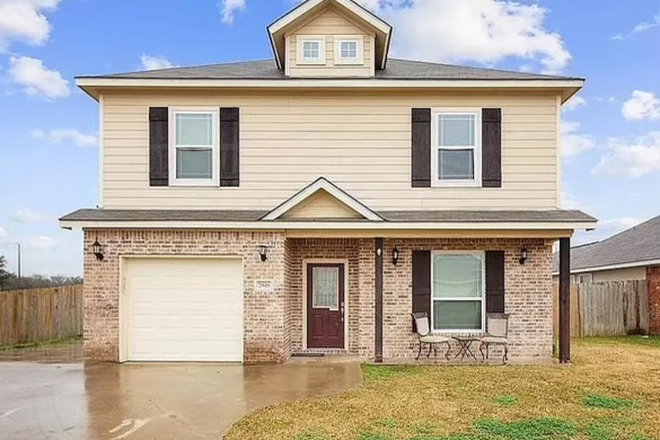 Picture of the house. Can provide more pictures if contacted - Horseback, House within 10 minutes of campus