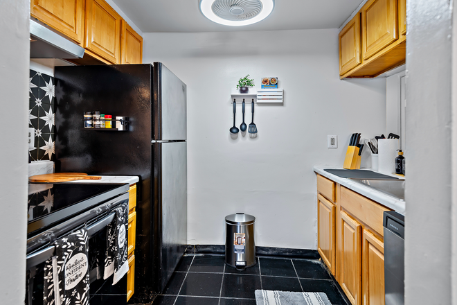 Kitchen - Beautiful, Secure Furnished Bedroom on JHU Shuttle Route & Walk to Penn Train Station Apartments