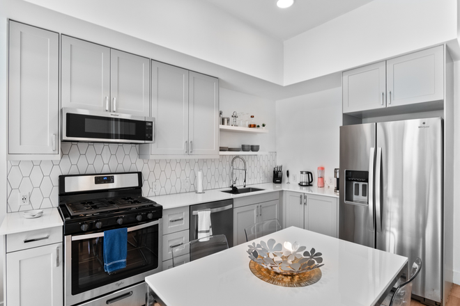Kitchen - $36 per day w/ Roommates, Walk to Campus - Fully Furnished, Utilities Included Condo