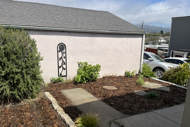 yard - House, furnished