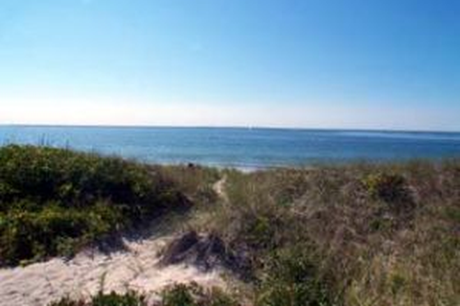 Beach Access - Charming 5 Bed House with Beach Front Access