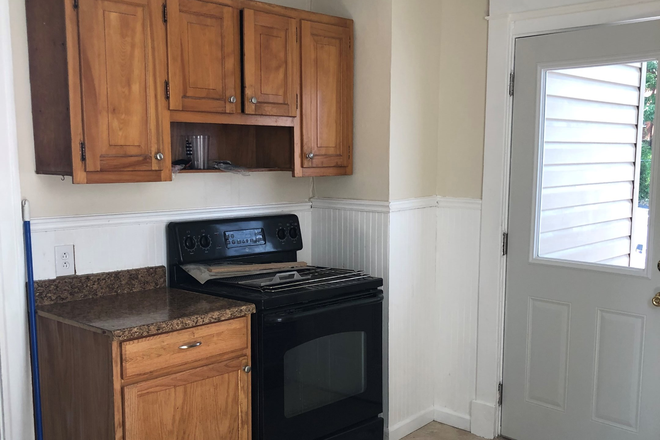 Kitchen - 4 Bedroom House Norwood - walking distance to Xavier Campus