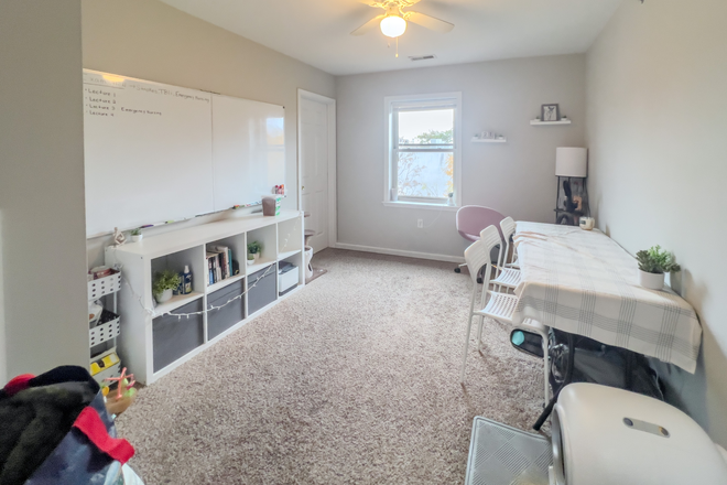 Bedroom - Spacious 3 Bed 2 Bath With Plethora of Natural Lighting