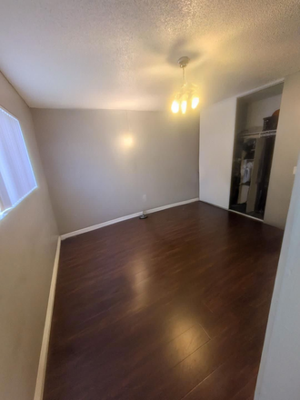 Available Master Bedroom !!! FURNITURE REMOVED WITH AI !!! - Dwell Apartment Homes