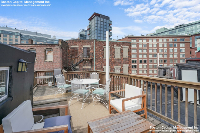 Shared Roof Deck - 2 bedroom in Little Italy!! AC & Roof Deck!!