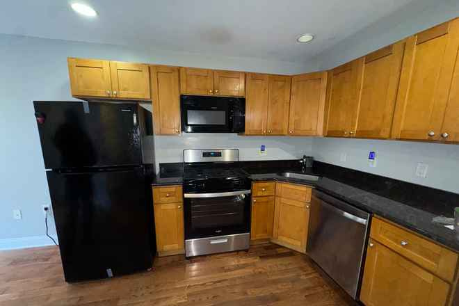Kithen - Spacious 4-bedroom apartment available