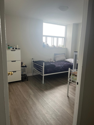 Shared bedroom - Shared room in a spacious two bedroom apartment, laundry in  building, paid parking, private closet.