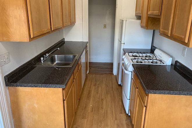 KITCHEN - STUDIO PARK DR EAT IN KITCHEN CLOSE TO ALL HOSPITALS NO FEE Apartments