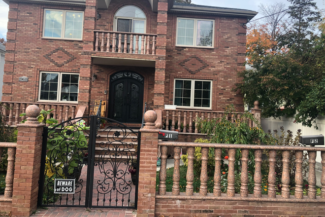 Front - Bayside Mansion - roomates wanted. 4 min away from bell blvd