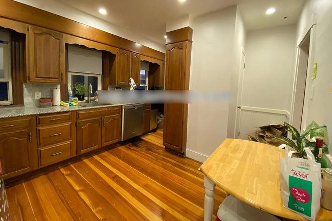 - - Close to Campus!! Spacious 5 bed w/ Laundry & Parking Available Apartments