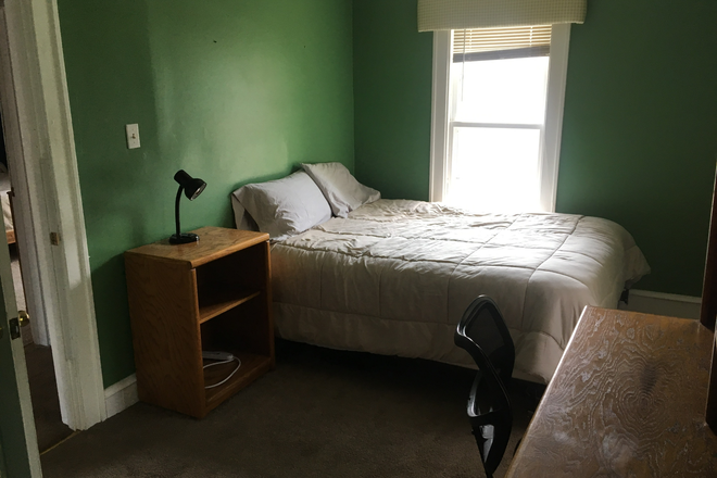 Master Bedroom - Furnished 3 Bedroom House - Walking distance to campus - 717 Corby Blvd