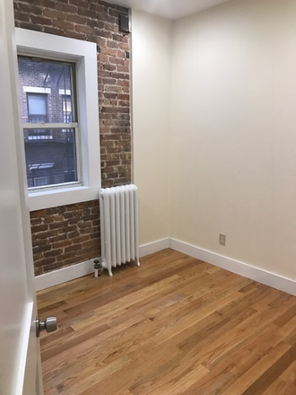 4 bed 2 bath Duplex Unit - 133 Peterborough St. - NO BROKER'S FEE!!  Available for 9/01 - Renovated 4 bed 2 bath in Fenway Apartments