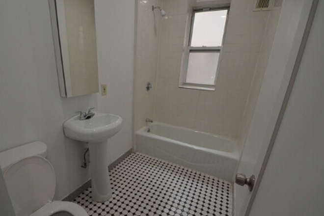 Bathroom - Apartment Close to Campus, 105 Peterborough St