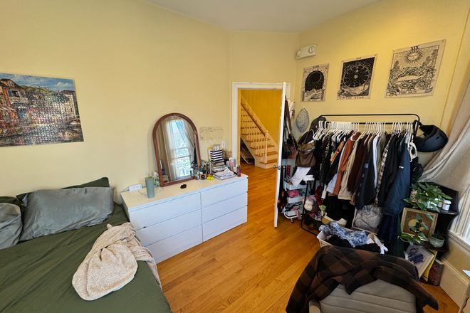 Bedroom - **NO BROKERS FEE** Gorgeous 6 Bedroom & 3.5 Bathroom Apartment