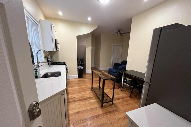 Kitchen - Somerville apartment in Teele square close to the red line