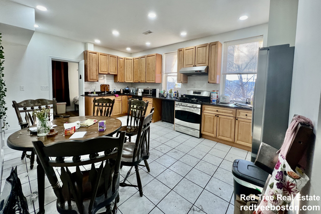 ... - COZY 4 BEDS / 2 BATHS WITH HUGE EAT-IN KITCHEN & CENTRAL A/C