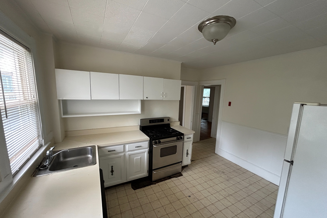 Call NOW for showings! 617-236-8600 - ALBION ST - *NO FEE* DUPLEX 4BR/1BA NEAR MAGOUN SQ *AVAIL NOW* W/ LNDRY IN UNIT, DW, RNTL PRK, YARD! Apartments