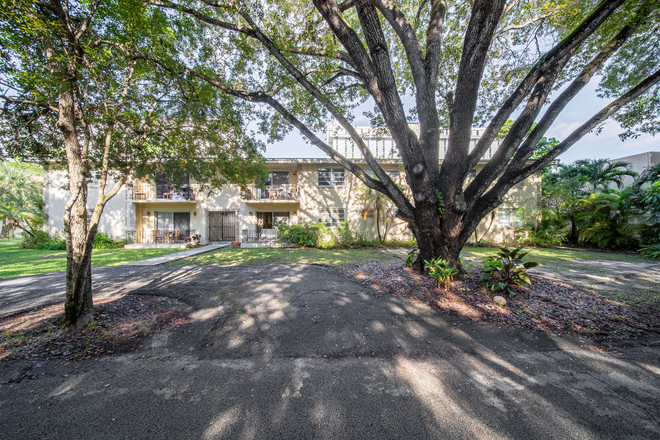 Outside - WALK TO CAMPUS; renovated 3/2 for $4200 Apartments