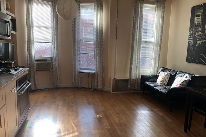 Living room and dining room - Boston Chinatown 2B1B 公寓出租，拎包入住，杂费全包，交通便利。 Apartments