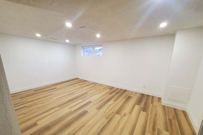 Living Room - 1 Bed + 1 Bath Newly Renovated Erindale Apartment