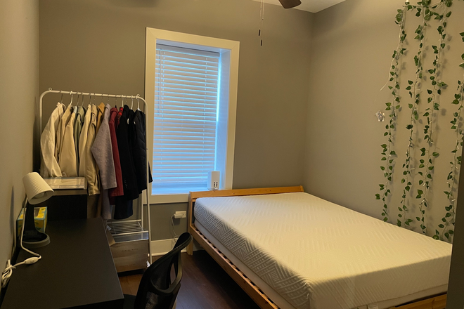 Bedroom - 2059 W 19th St Apartments