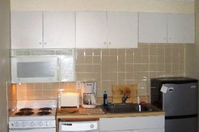 kitchen - 65 Inman St (furnished) Harvard/MIT/MGH/Longwood post-doc house