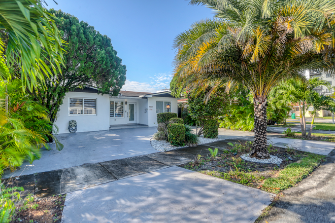 Outside - BRAND NEW 4 Bed 4 Bath On Suite Bathrooms Inside Bedrooms OFF Campus available on SEPTEMBER 2025 House