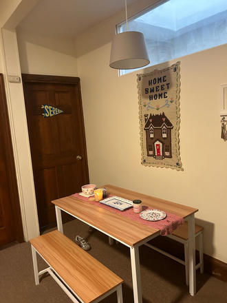 Dining area - 3 Bedroom Girl's Apartment Hemenway