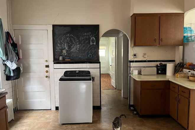 kitchen - Spacious Room in 2BR Near Inman Square (opposite wholefoods) - $1,300 House