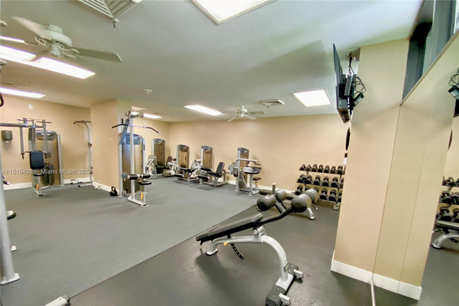 Gyn - AMAZING UPDATED STUDIO-BAY VIEW Condo