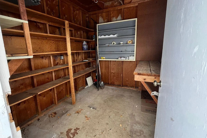Shed - Sublease for bedroom spring semester, house close to campus