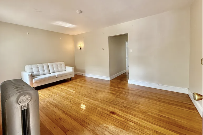 Living Room - Unit Close to Tuft Campus (5 min walk) Duplex