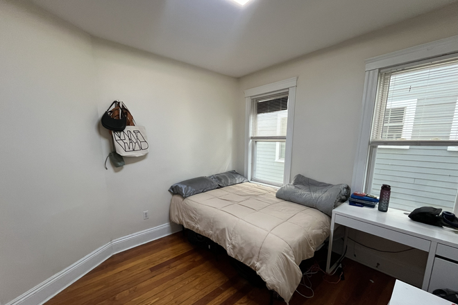 Queen size bed - Fully furnished 4Bed/2Bath apartment near Inman square Somerville
