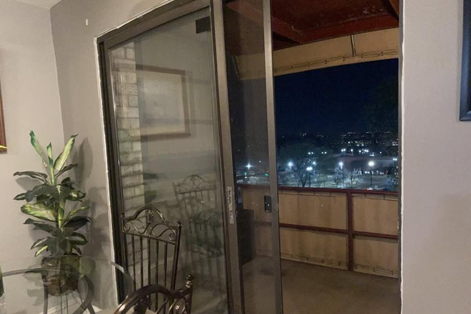 DR with balcony - Georgetown Vista 1-Bedroom furnished - Spectacular Georgetown View (Rosslyn-VA) Condo