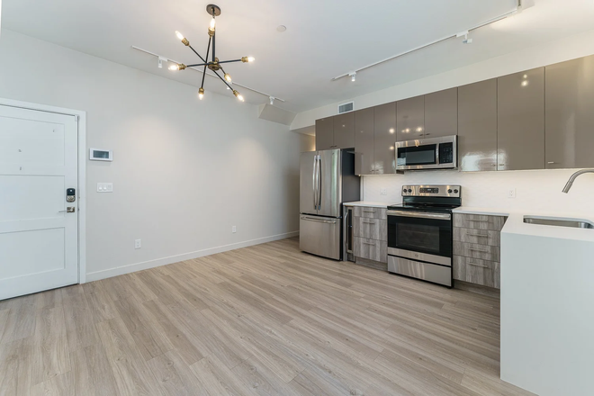 Kitchen/living space - Room for rent in two bedroom apartment on the hill