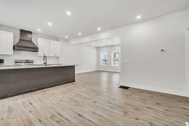 Living room/kitchen - 4BR/2BA Fully Renovated Townhouse-Everything New, Steps to Campus