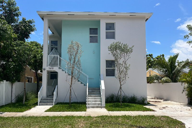 Outside Street View - Co-Living Unit Near Jackson Memorial & UHealth Hospitals Rental