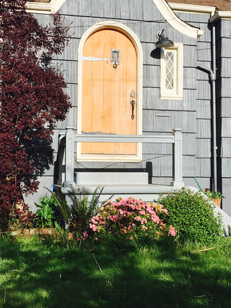 Street view of house - Cottage close to campus House