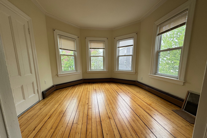 Photo - 1BR / 2BA in 4-6 BR Townhouse Fox Point East Side Providence Apartment