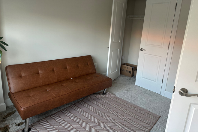 Bedroom - $1,000 / 1 BR/1Bathroom - Luxury furnished Room, Utility Included Townhome