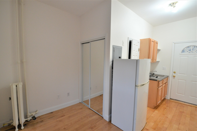 Living space - Amazing and BRIGHT Studio for 9/1 Ht&Hw Incl