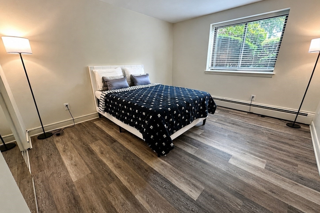 bed - 2bd 1ba, With Parking (Waltham) Apartments