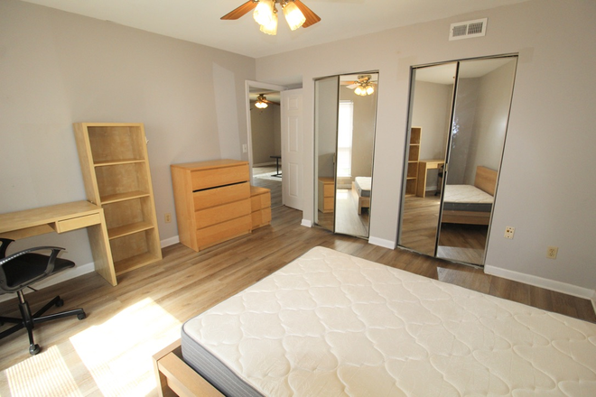 Bedroom - 2 bedroom condo for rent in Hunters Ridge! Pre-leasing for the 26-27 school year!