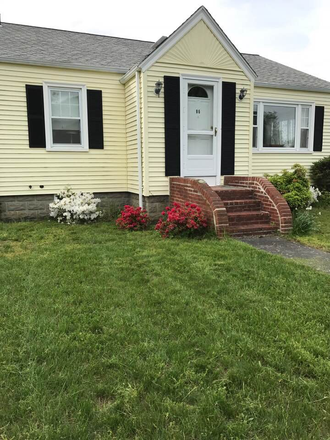 Lovely 3 bedroom home - 3 bdrm  furnished House, beautifull patio, Ocean view! beach access,  New updated bathroom